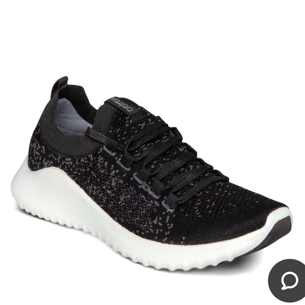 Aetrex Carly sneaker